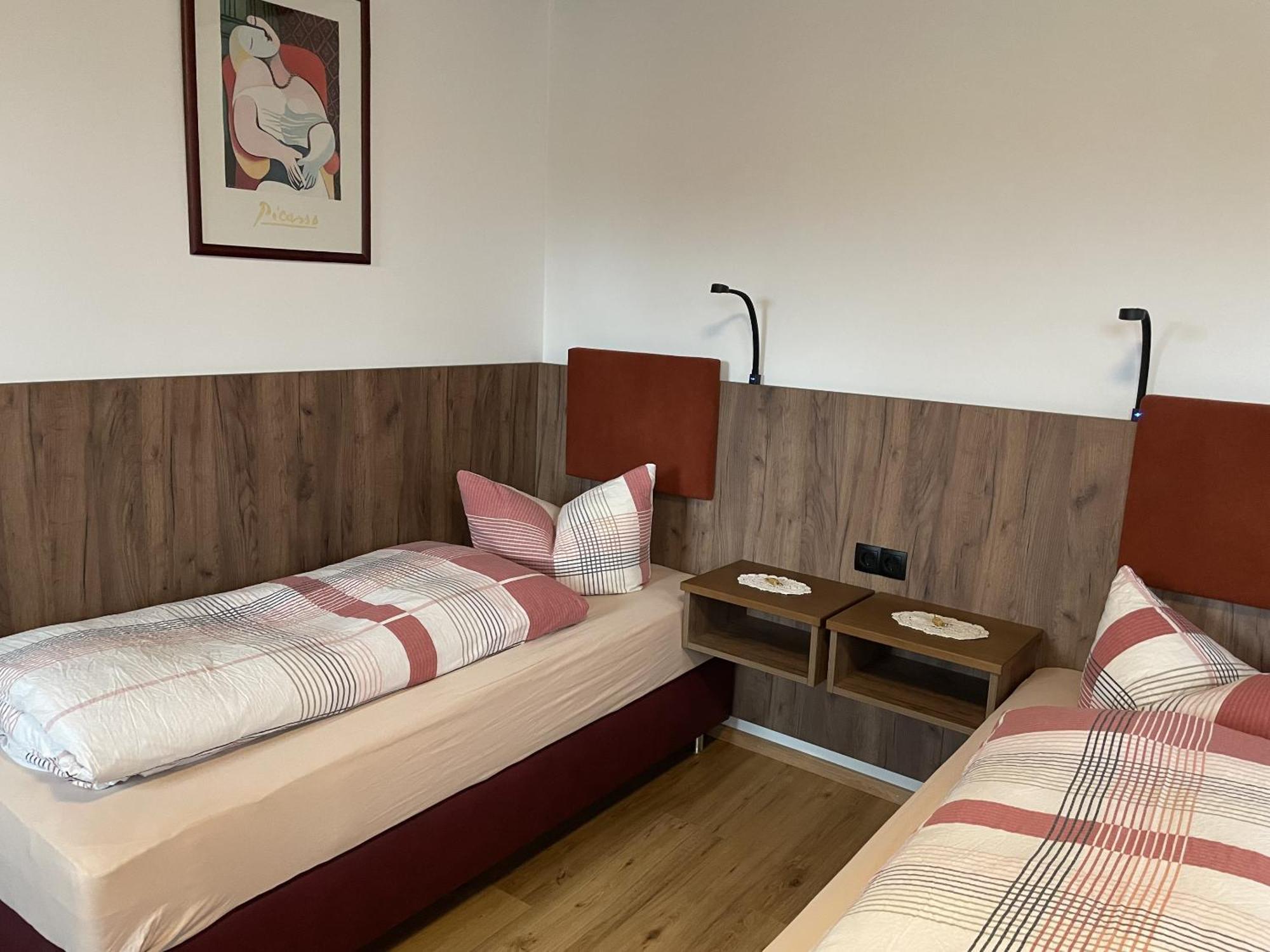 Hotel Boarding House Hohenwart Fuchstal Room photo