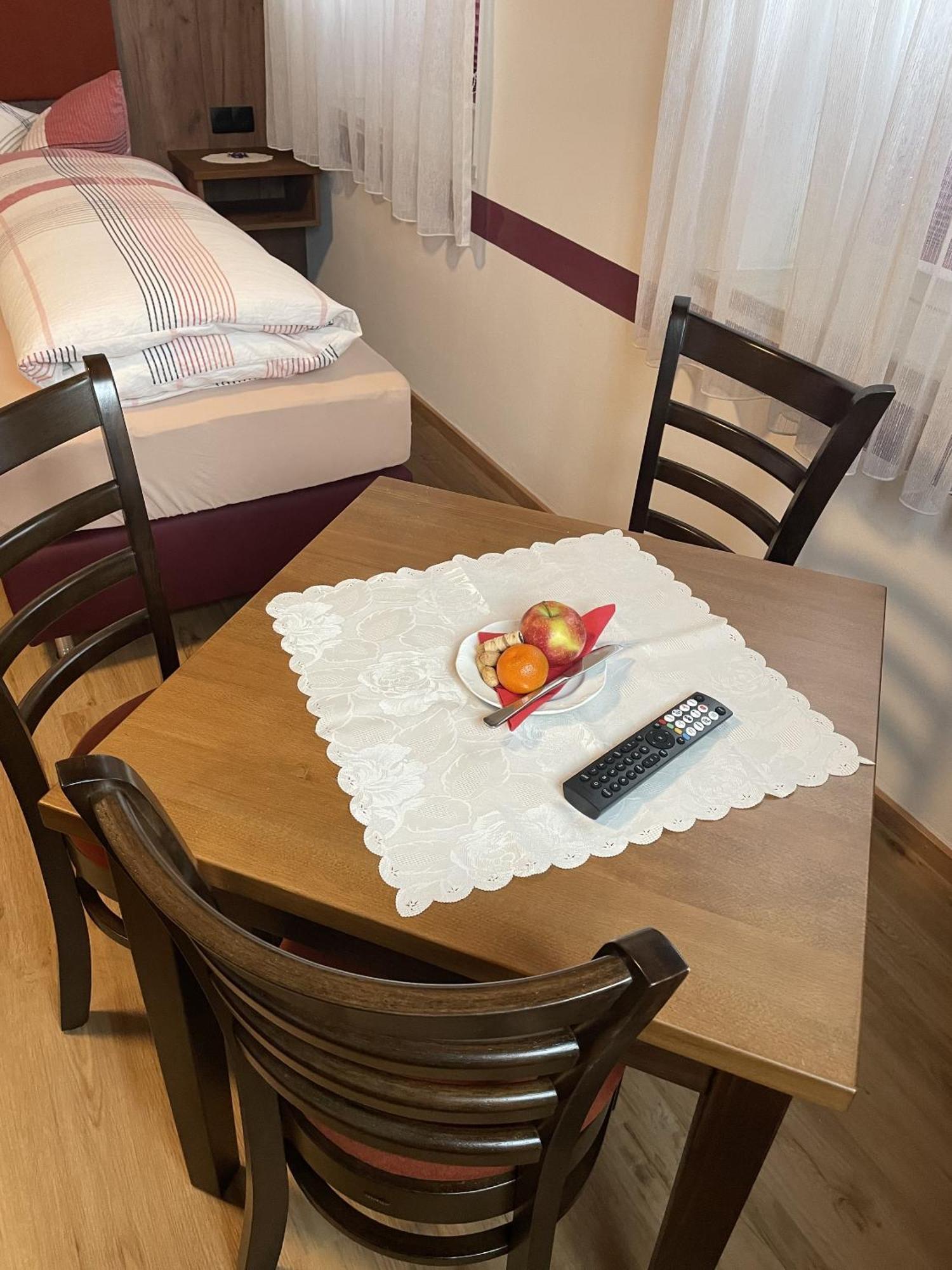 Hotel Boarding House Hohenwart Fuchstal Room photo
